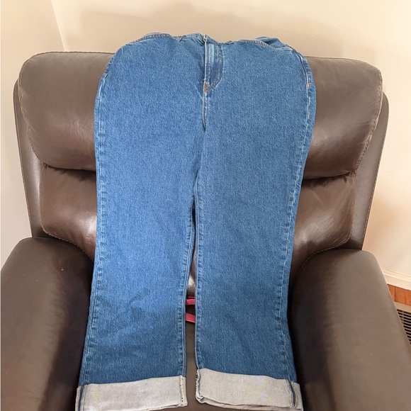 High Rise Cuffed Wide Leg Jeans - Picture 3 of 5